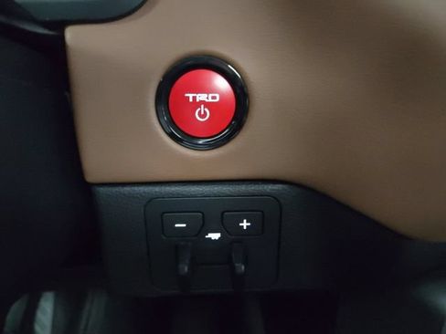 New 2025 Toyota Tundra Platinum AWD/4WD image 31