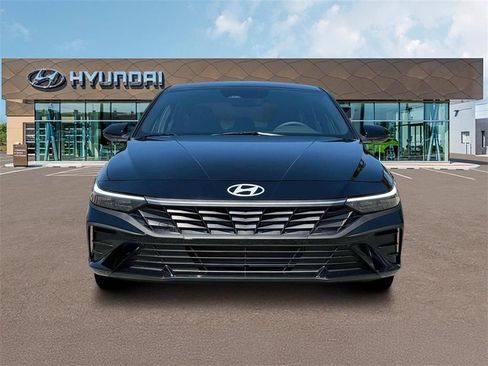 Used 2025 Hyundai Elantra Sport FWD image 12