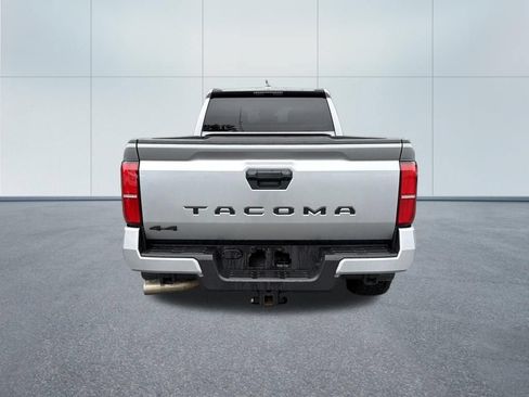 Used 2025 Toyota Tacoma SR5 AWD/4WD image 5
