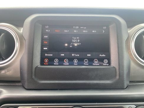 Used 2020 Jeep Wrangler Unlimited Sahara AWD/4WD image 13