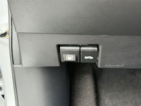 Used 2025 Nissan Versa S w/ Trunk Package FWD image 18