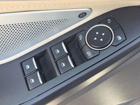 Used 2020 Ford Explorer Platinum w/ Premium Technology Package image 19