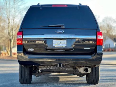 Used 2017 Ford Expedition XLT image 6