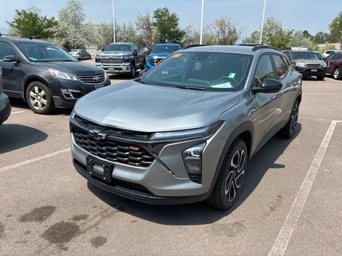 Used 2024 Chevrolet Trax RS w/ Driver Confidence Package FWD image 2