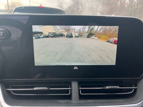 Used 2025 Chevrolet Trax LT w/ LT Convenience Package image 17