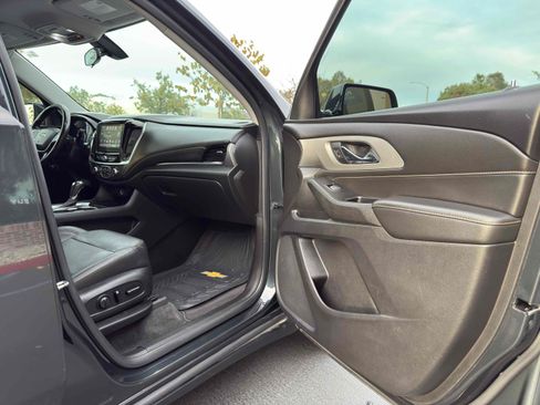 Used 2019 Chevrolet Traverse LT w/ LPO, Floor Liner Package FWD image 64