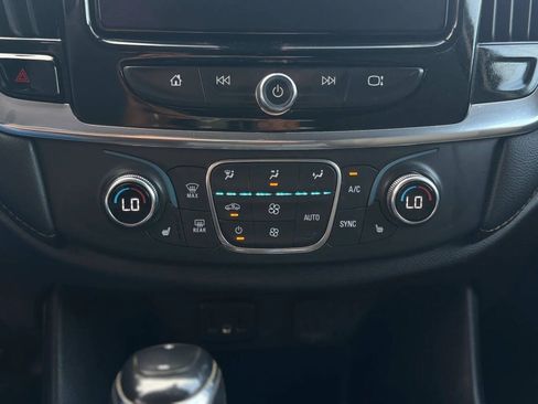Used 2019 Chevrolet Traverse LT FWD image 29