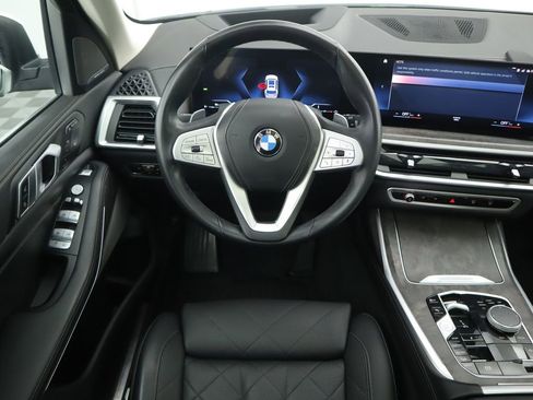 Used 2023 BMW X7 xDrive40i w/ Premium Package image 10