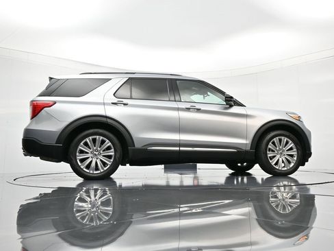 Certified 2022 Ford Explorer Limited w/ Limited Technology Package image 41
