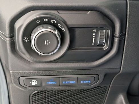 Used 2025 Jeep Wrangler Unlimited Sahara w/ Safety Group AWD/4WD image 13