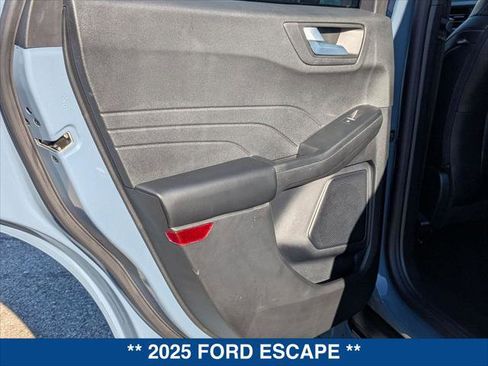 Certified 2025 Ford Escape Platinum image 20