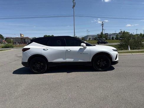 Used 2022 Chevrolet Blazer RS w/ Enhanced Convenience Package FWD image 4