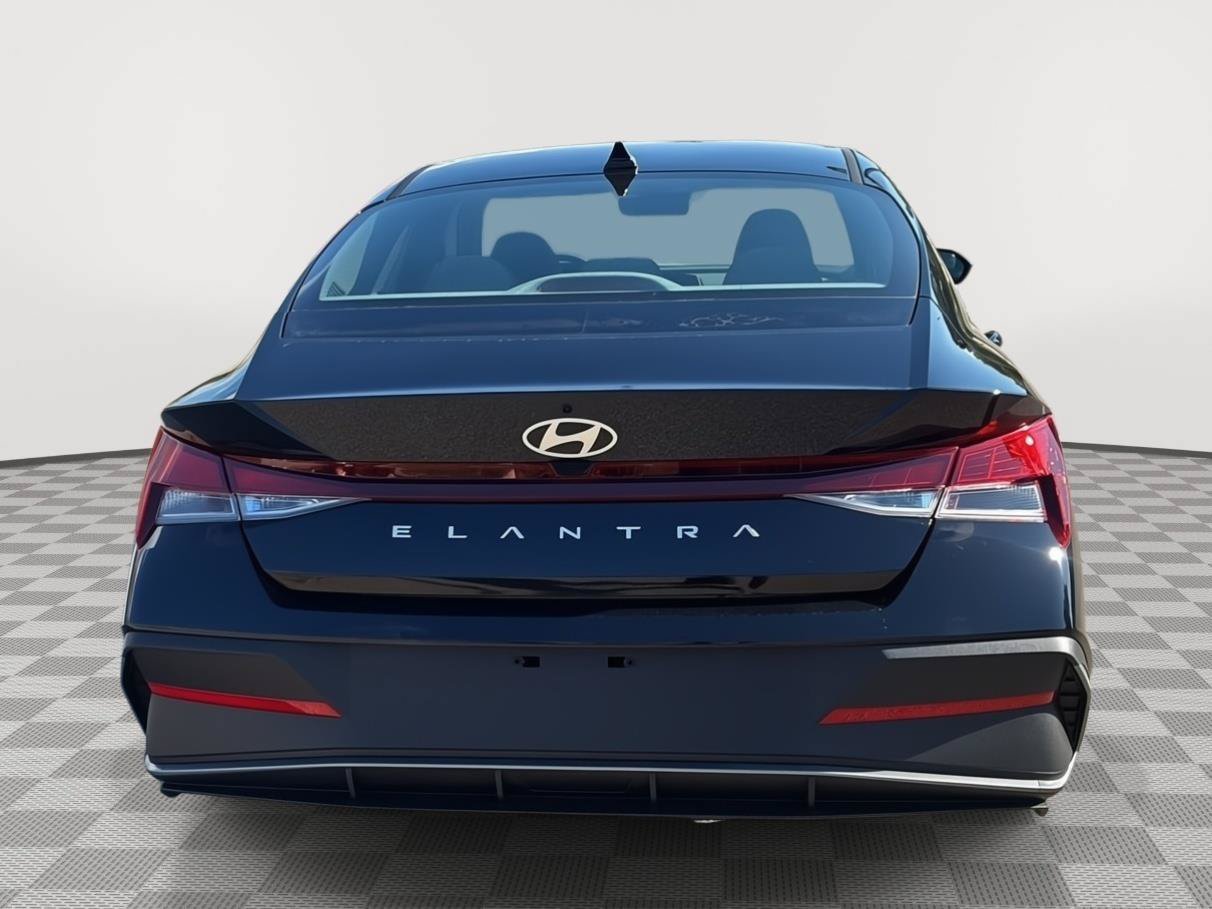 Used 2026 Hyundai Elantra SE FWD image 7