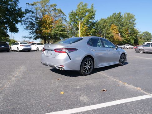 Used 2022 Toyota Camry SE w/ Convenience Package image 4