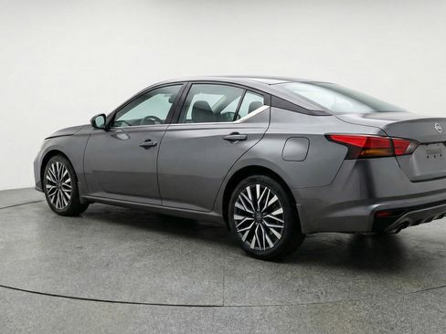 Used 2025 Nissan Altima 2.5 SV image 6