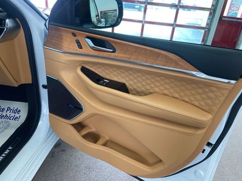 Used 2023 Jeep Grand Cherokee Summit image 20