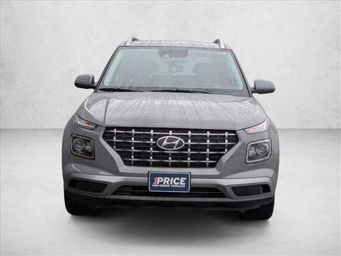 Used 2022 Hyundai Venue SEL image 2