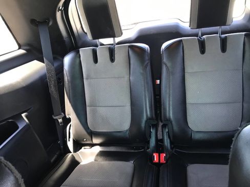 Used 2017 Ford Explorer XLT w/ Equipment Group 202A AWD/4WD image 45