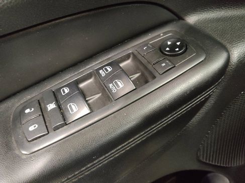 Used 2019 Jeep Grand Cherokee Limited image 27