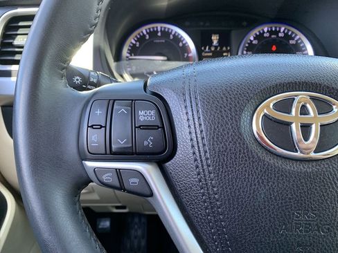Used 2016 Toyota Highlander Limited AWD/4WD image 19