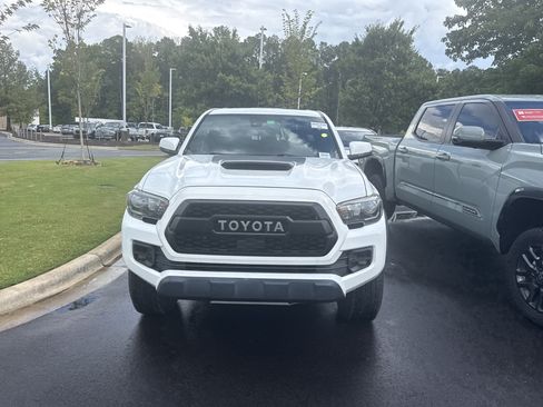 Used 2019 Toyota Tacoma TRD Pro AWD/4WD image 2