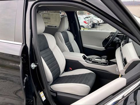 New 2025 Mitsubishi Outlander SE image 8