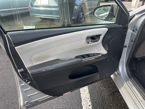 Used 2018 Toyota Avalon Limited image 5