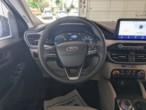 Used 2022 Ford Escape SE FWD image 16