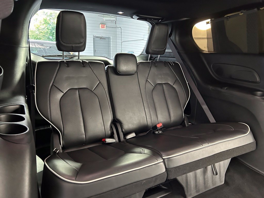 Used 2025 Chrysler Pacifica Limited FWD image 13