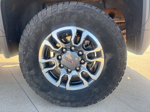 Used 2023 GMC Sierra 2500 SLT w/ SLT Premium Package image 12