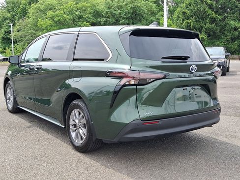 Certified 2025 Toyota Sienna XLE FWD image 23