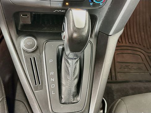 Used 2015 Ford Focus SE FWD image 23