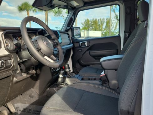 Used 2025 Jeep Wrangler Sport image 11