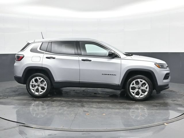 Used 2025 Jeep Compass Sport w/ Mopar Graphics Package AWD/4WD image 21