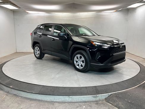 Used 2024 Toyota RAV4 LE image 8