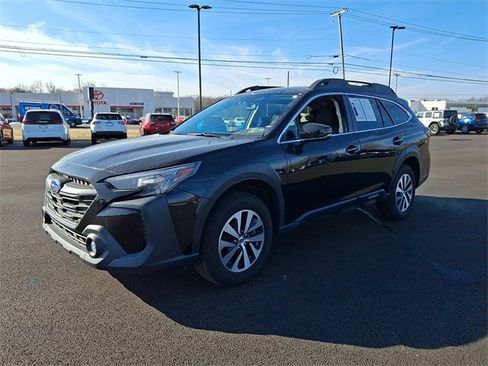 Used 2023 Subaru Outback Premium image 6