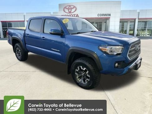 Used 2017 Toyota Tacoma TRD Off-Road image 1