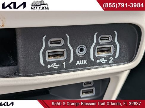 Used 2022 Chrysler Pacifica Touring-L w/ Uconnect Theater Family Group FWD image 27