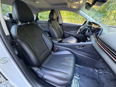 Certified 2023 Hyundai Elantra Limited FWD image 9