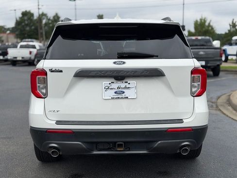Certified 2022 Ford Explorer XLT w/ Equipment Group 202A RWD image 9