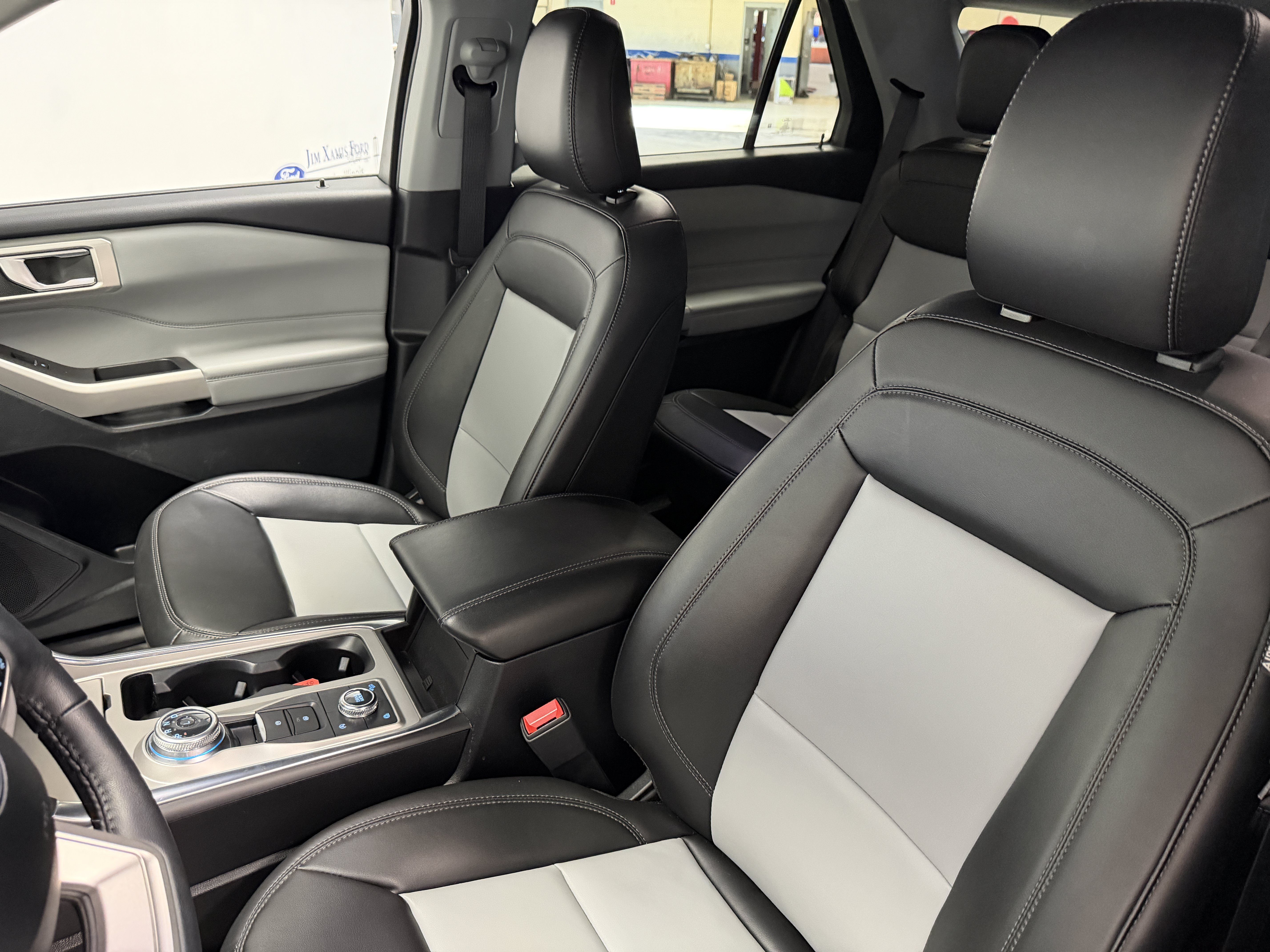 Used 2024 Ford Explorer XLT w/ Equipment Group 202A AWD/4WD image 18