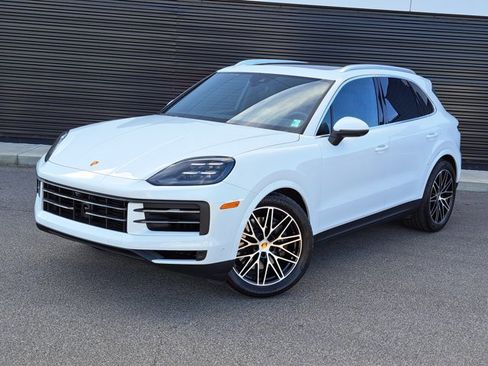 Certified 2024 Porsche Cayenne image 1