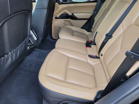 Used 2018 Porsche Cayenne Platinum Edition AWD/4WD image 12