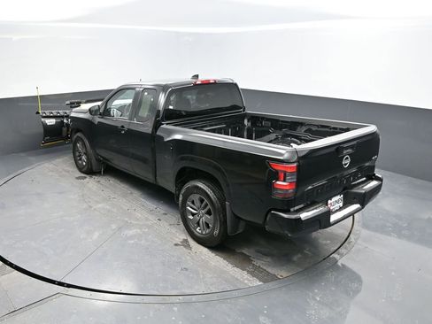 Used 2025 Nissan Frontier SV image 31
