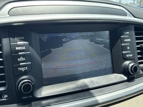 Used 2019 Kia Sorento FWD image 25