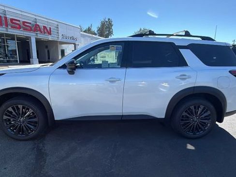New 2026 Nissan Pathfinder SL w/ SL Premium Package AWD/4WD image 7
