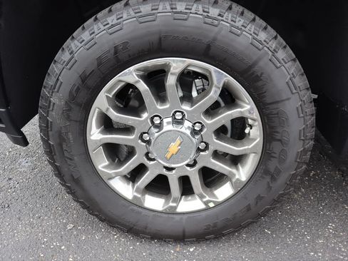 New 2026 Chevrolet Silverado 2500 LT w/ Z71 Chrome Sport Edition AWD/4WD image 27