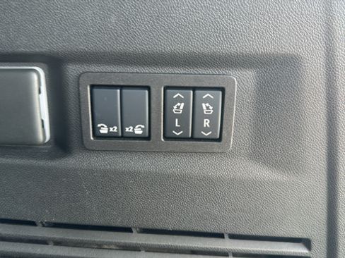 Used 2025 Chevrolet Tahoe RST w/ Comfort Package AWD/4WD image 32