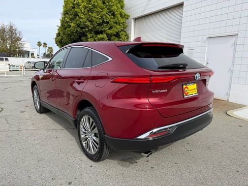 Used 2021 Toyota Venza Limited w/ Carpet Mat Package (TMS) image 4