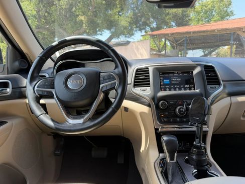 Used 2021 Jeep Grand Cherokee Laredo image 20